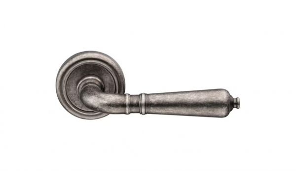 Forme Antik Antique Iron